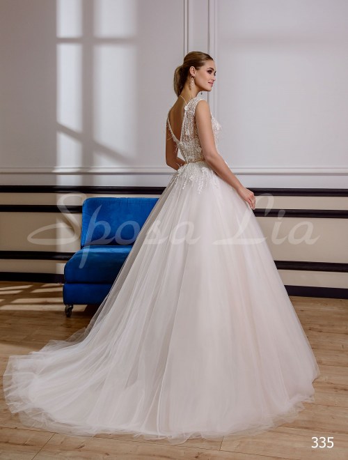https://www.sposa-lia.com/images/stories/virtuemart/product/335       (3).jpg